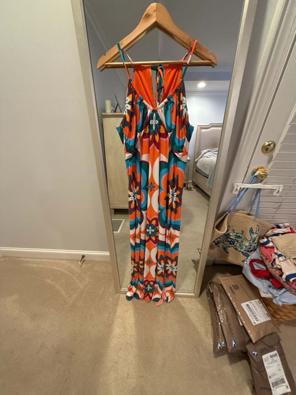 Clover and Sloane Women's Halter Neck Maxi Dress